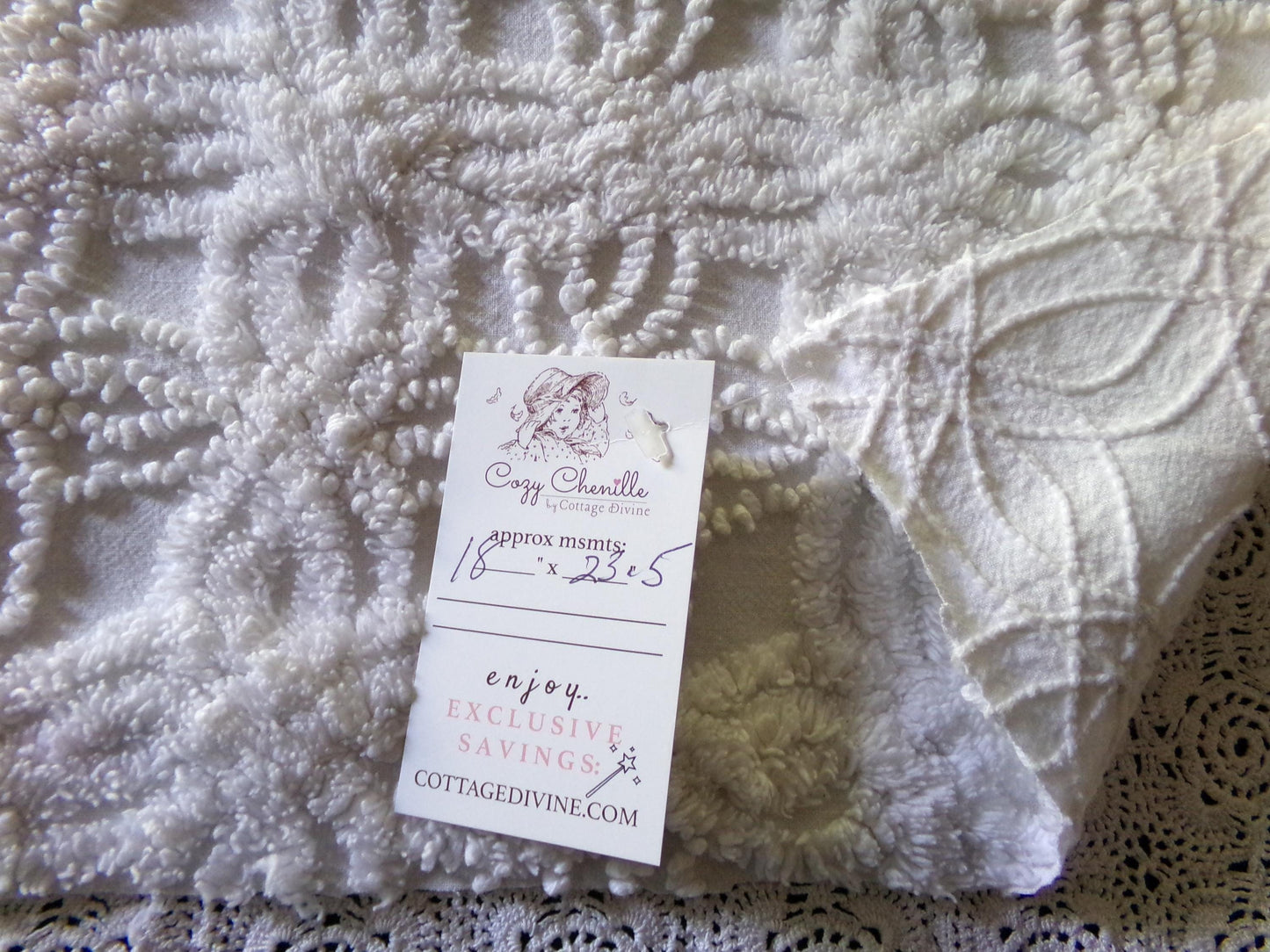 Old Fashioned Vintage Chenille Fabric, Exquisite 18" x 23.5" inch Piece, Intricate Needletufting in Wedding Ring Pattern