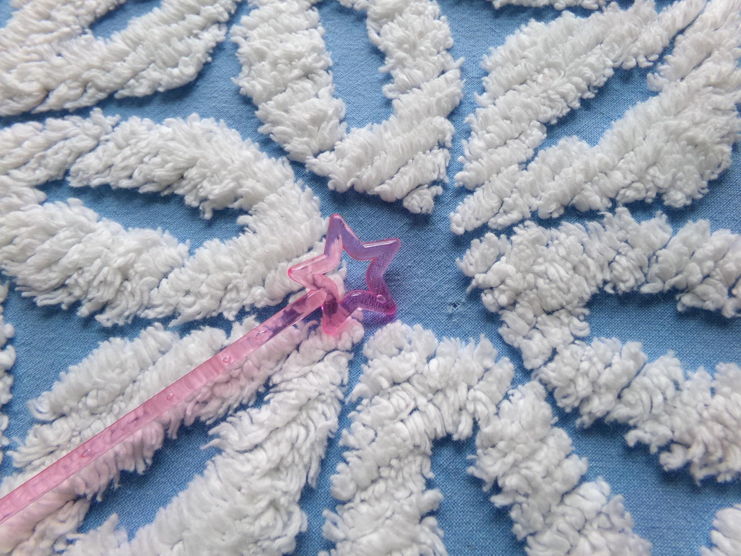 beach blue & white daisy vintage chenille fabric, classic geometric daisies, 18" x 24" piece of texturized cotton sewing material