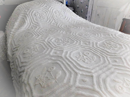 Farmhouse Style White Vintage Chenille Bedspread, Twin Size Cottage Chic Cotton Bedding with tufted florals