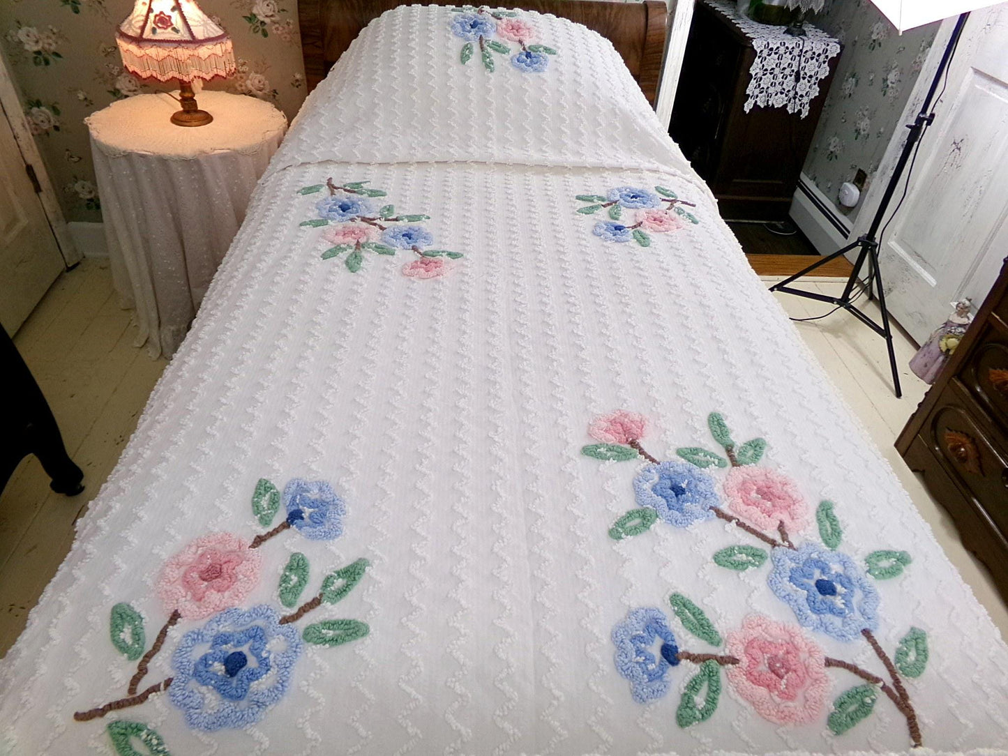 summer vintage chenille bedspread, lightweight white cotton seersucker with flowers & pink ruffle trim, twin size coverlet