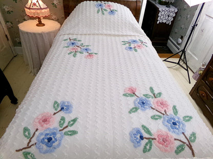 summer vintage chenille bedspread, lightweight white cotton seersucker with flowers & pink ruffle trim, twin size coverlet