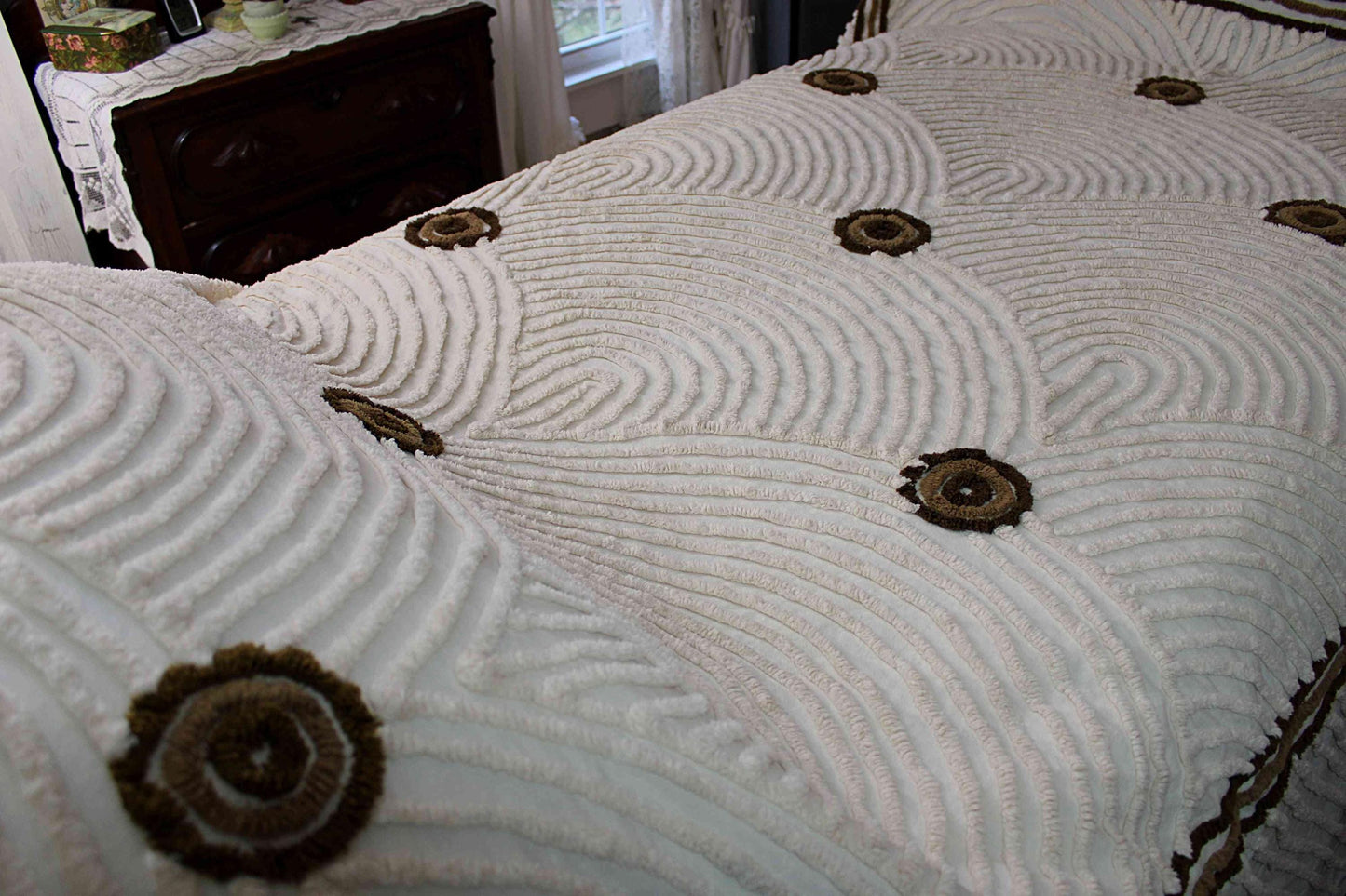 Vanilla Chocolate Swirl Vintage Chenille Bedspread, Swooping Scallop Design, 100% Cotton, FULL Size Midcentury Mod Bedding