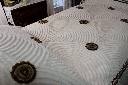 Vanilla Chocolate Swirl Vintage Chenille Bedspread, Swooping Scallop Design, 100% Cotton, FULL Size Midcentury Mod Bedding
