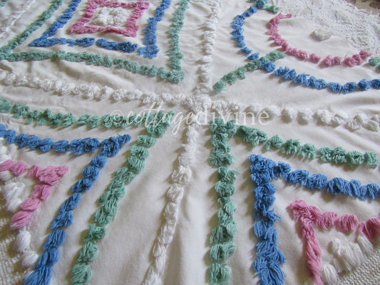 Country Prim Wreath Antique Handtufted Vintage Chenille Bedspread Quilt Fabric Piece