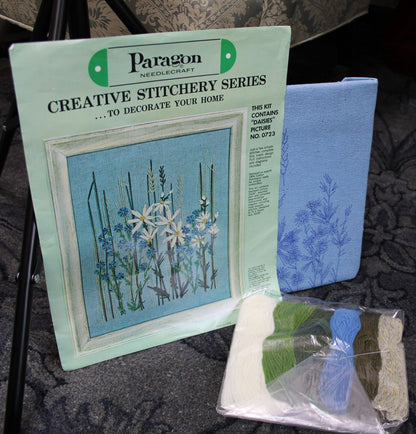 DAISIES Vtg Crewel Embroidery Kit Boho Hippie 70s Floral Paragon Stitchery 0723