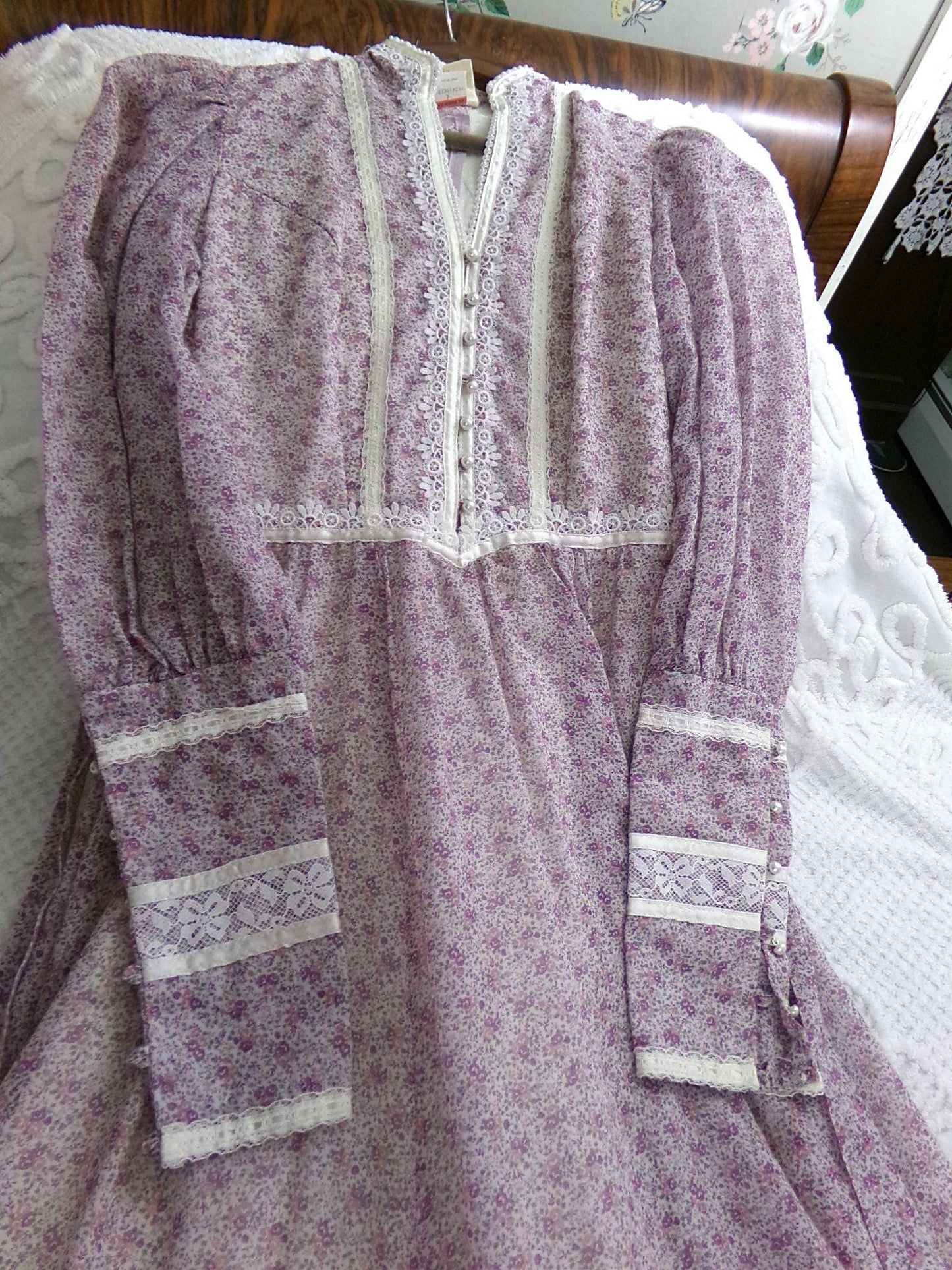 beautiful vintage Gunne Sax maxi dress, 1970s prairie style boho wildflower calico print, XXS