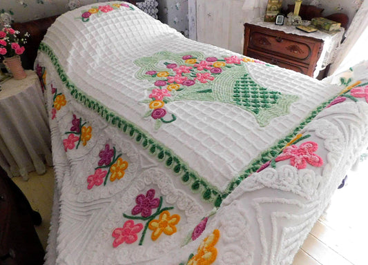 vintage chenille bedspread popping with a rainbow of hearts & flowers, full size summertime bedding