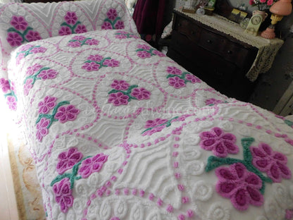 Cottage Style Bedding, Jumbo Hearts, Midcentury Romance Vintage Chenille Bedspread, Full Size
