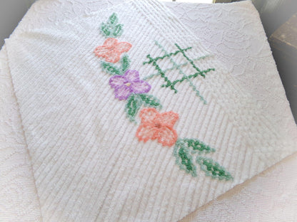 Pretty Vintage Chenille Fabric - Soft & Textured for Your Creative Projects, 21" x 28" Piece of Sewing Material Ideal for Quilts, Pillows