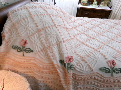 vintage summer romance chenille bedspread, pink roses on white cotton coverlet with pops & wedding rings, full size cottage bedding