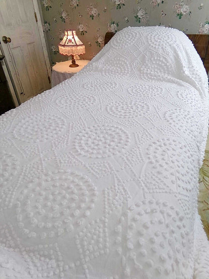 Vintage White Chenille Bedspread, Handtufted Moon & Diamonds, Full Size, Fringe Trim