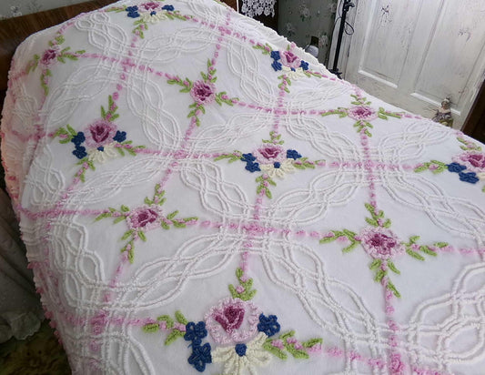 Vintage Country Cottage Style Chenille Bedspread, Creamy White Floral Coverlet in Summer Rose Wildflowers, 100% Cotton Twin Size Bedding