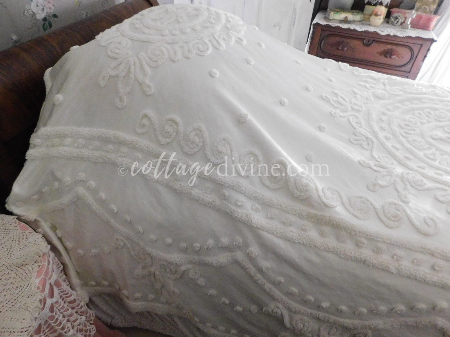 Fabulous Creamy White Satin & Chenille Vintage Bedspread, Twin, Everwear