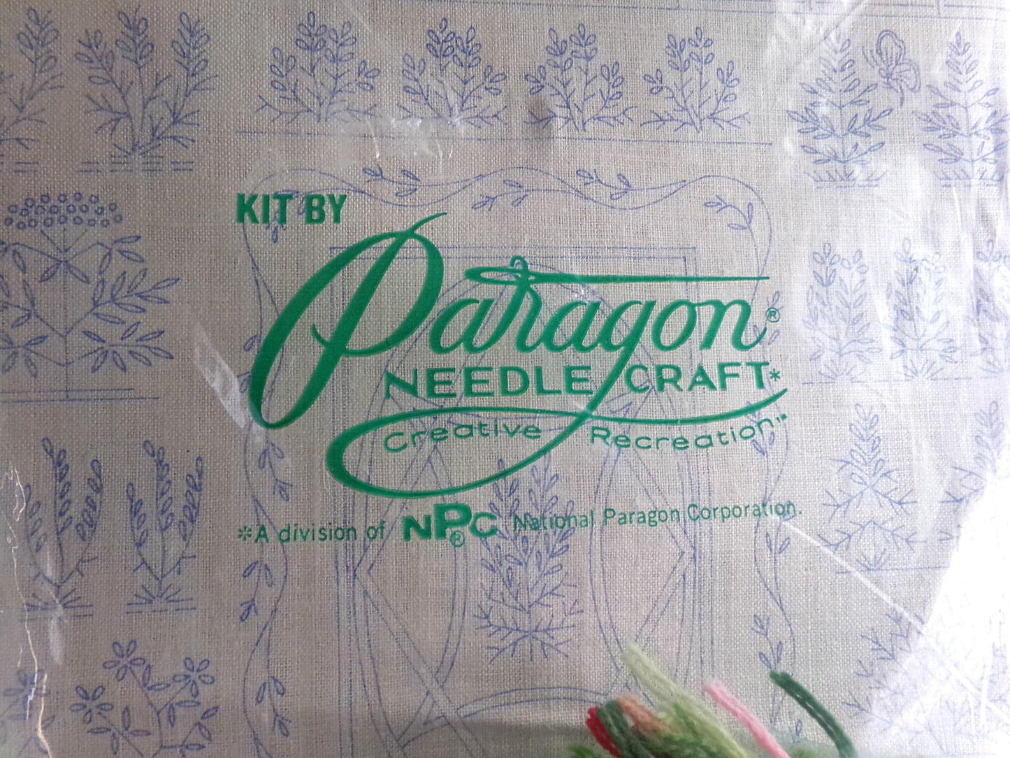 HERB 'N SPICE Garden Sampler Crewel Embroidery Kit, 1977 Vintage Paragon Needlecraft Creative Stitchery #0786