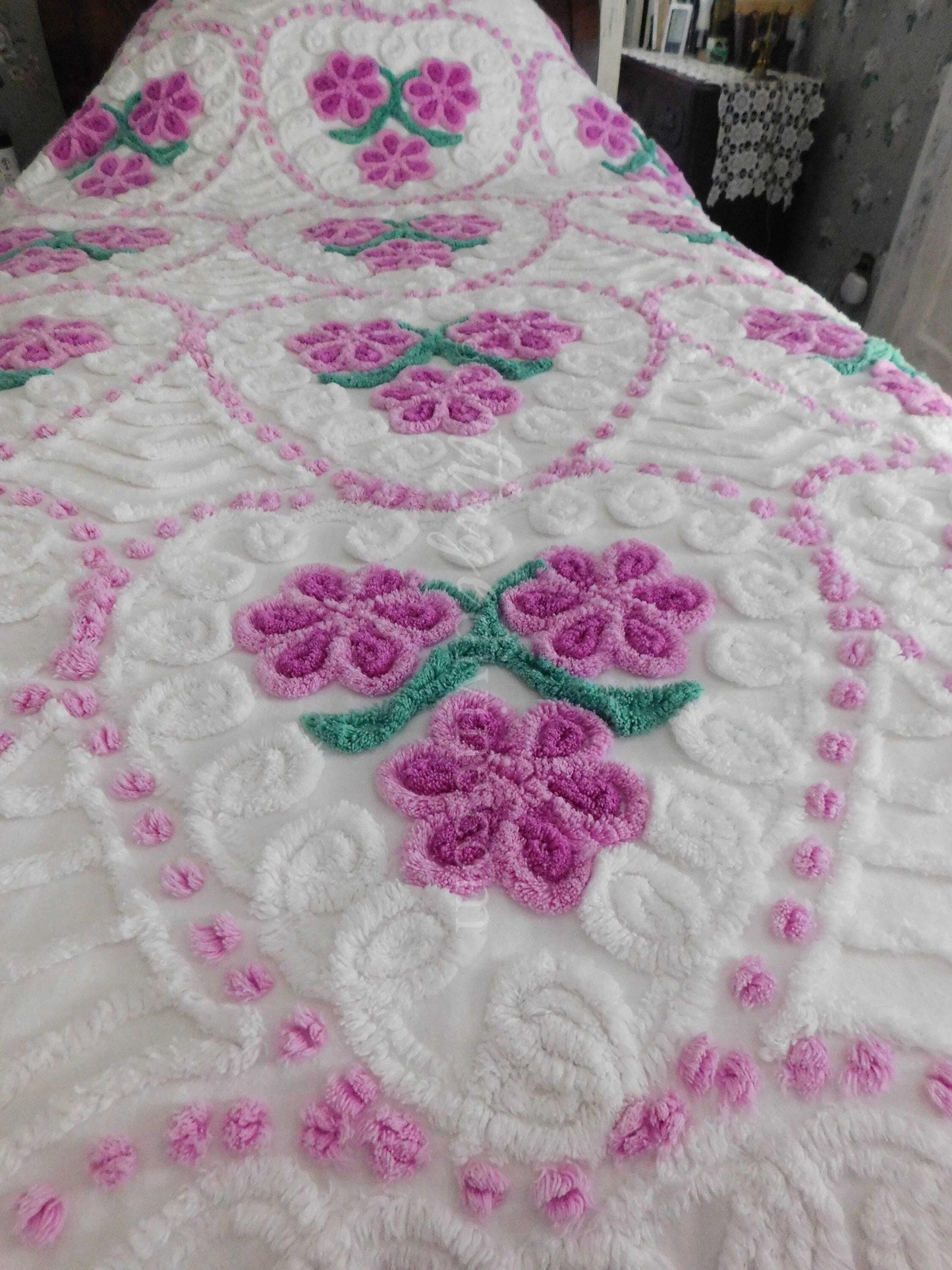 Cottage Style Bedding, Jumbo Hearts, Midcentury Romance Vintage Chenille Bedspread, Full Size