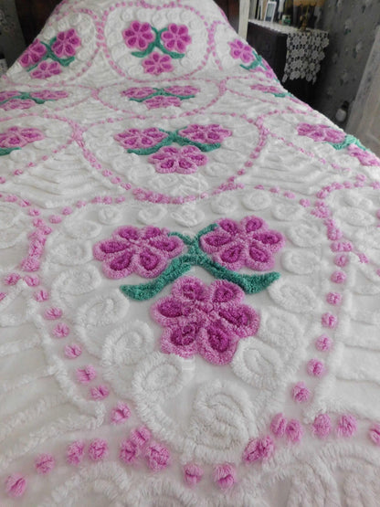 Cottage Style Bedding, Jumbo Hearts, Midcentury Romance Vintage Chenille Bedspread, Full Size