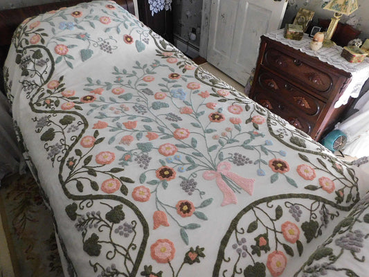 Natural Wildflower Medley Vintage Twin Sized Chenille Bedspread with Accent Fringe, Cabin Crafts Design