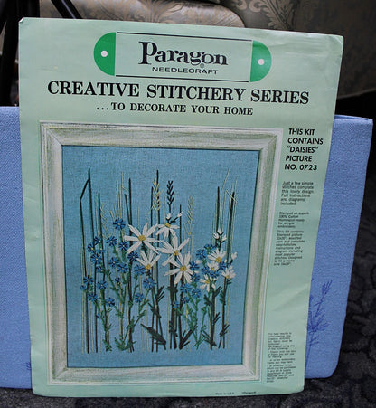 DAISIES Vtg Crewel Embroidery Kit Boho Hippie 70s Floral Paragon Stitchery 0723