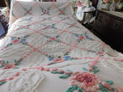 Romantic Cottage Style Chenille Bedspread PINK Rose Daisy Vintage Cabin Crafts Design, Full Size, Lovely Fringe