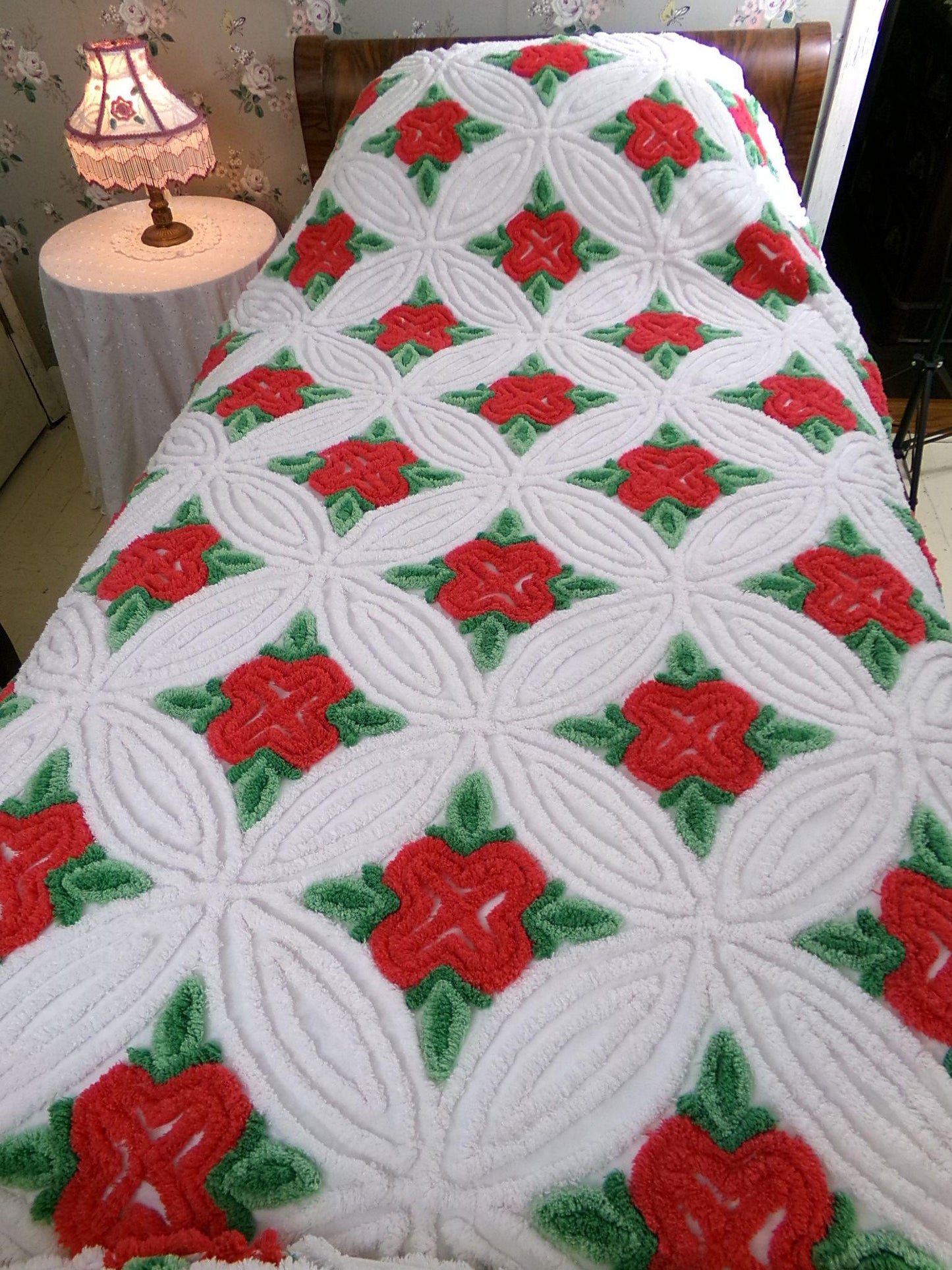 fantasy rose vintage luxury chenille bedspread in shabby style red cabbage roses design, 100% cotton full size bedding