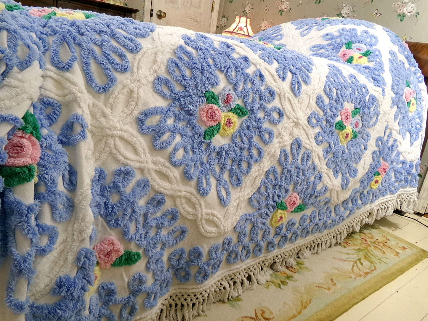 impossibly gorgeous vintage chenille bedspread, sculpted heavy luxury tuft wedding cake floral design w/ fringe, full size cottage bedding