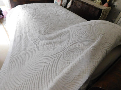 Vibrant White Luxury Swirl Tuft Vintage Chenille Bedspread, Full, Plush Cotton