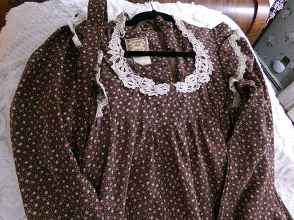 whimsical woodland fairy vintage Gunne Sax dress, cute 1970s prairie style midi brown cotton calico print, XXS