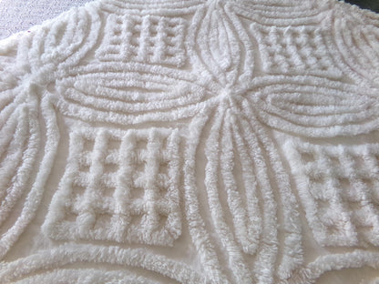 Farmhouse Style Vintage Chenille Bedspread, Classic Plush Creamy White Cotton Wedding Ring Design, Twin Size Spread