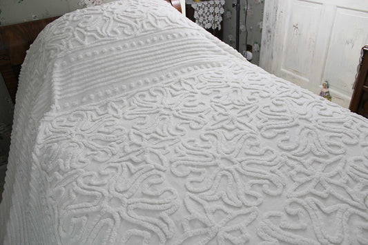 Heavenly White Vintage Chenille Bedspread in Elegant Scroll Design, Full Bed Size, 100% Summer Weight Cotton Farmhouse Style Bedding