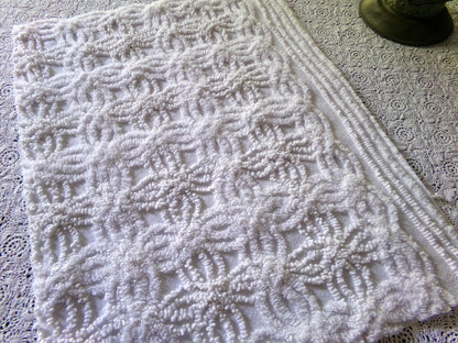 Exquisite Vintage Chenille Fabric, Elaborate 15.5" x 20" inch Piece, Intricate Needletufting in Wedding Ring Pattern