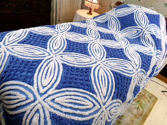 coastal style chenille bedding, full size vintage cotton bedspread in dominant blue & white wedding ring design