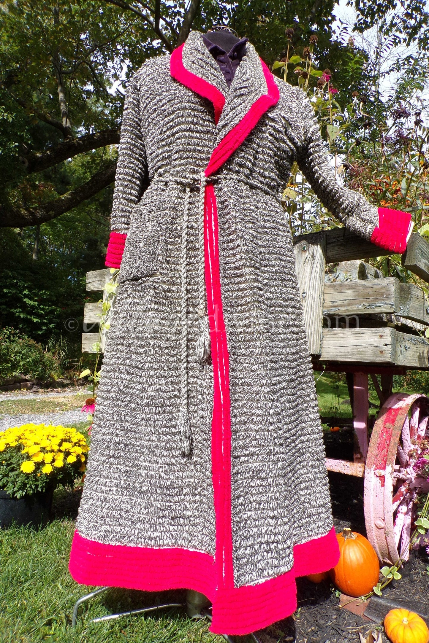 Red Peacock Vintage Women's Chenille Robe, 1940s Salt & Pepper Handmade Bathrobe, Size Small