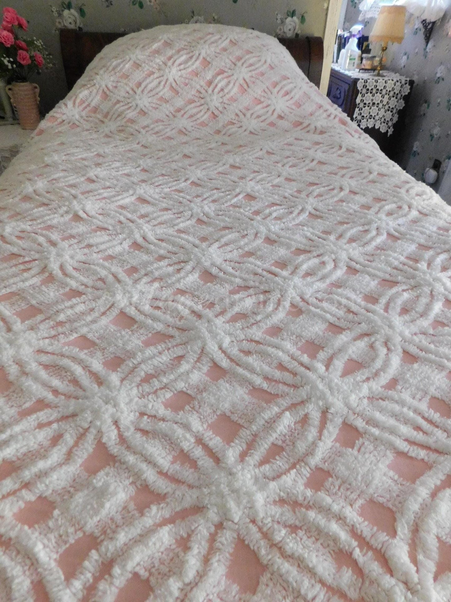Pretty in Pink Vintage Chenille Bedspread, Classic White Wedding Ring Design, Twin Size