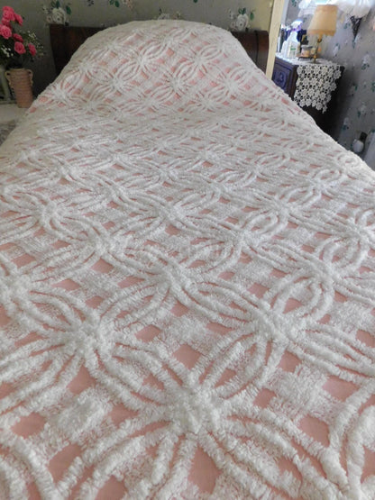 Pretty in Pink Vintage Chenille Bedspread, Classic White Wedding Ring Design, Twin Size