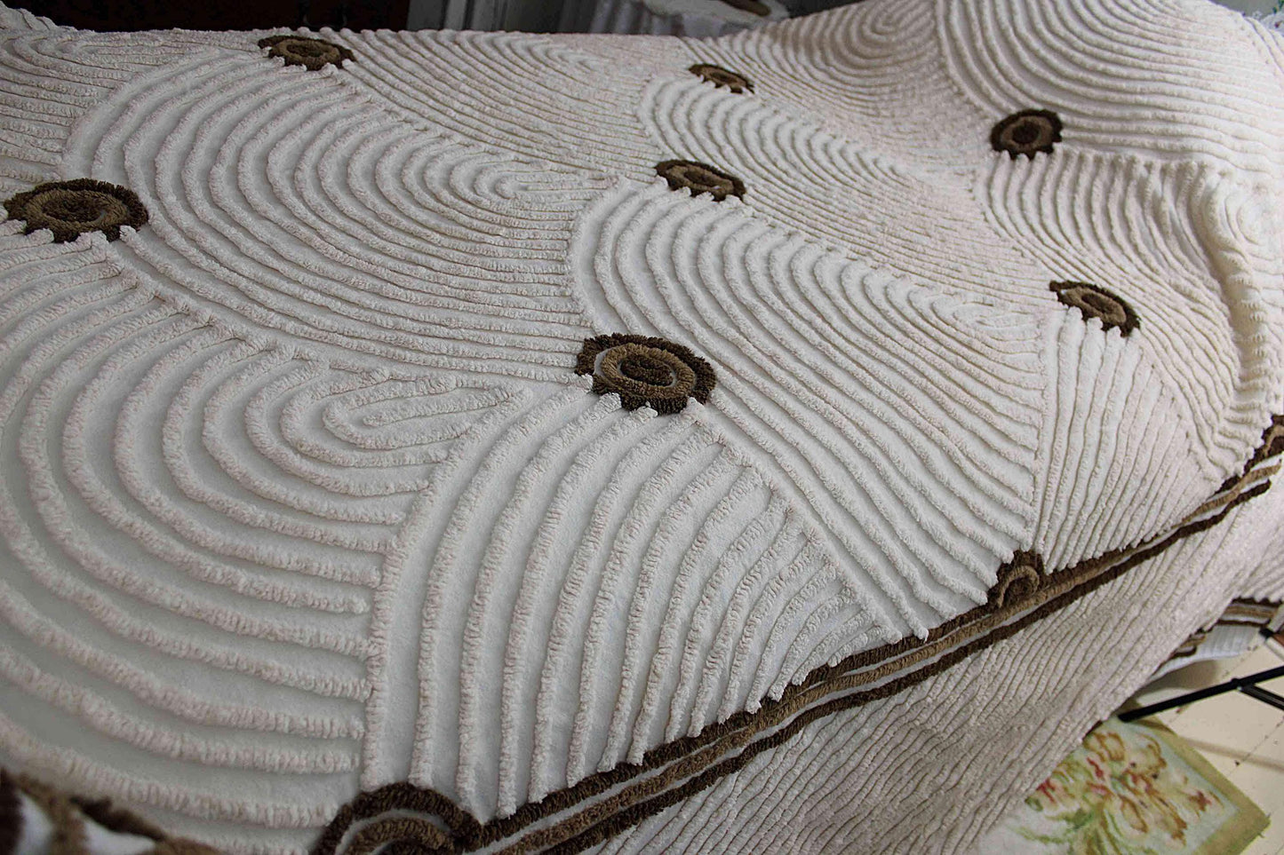 Vanilla Chocolate Swirl Vintage Chenille Bedspread, Swooping Scallop Design, 100% Cotton, FULL Size Midcentury Mod Bedding