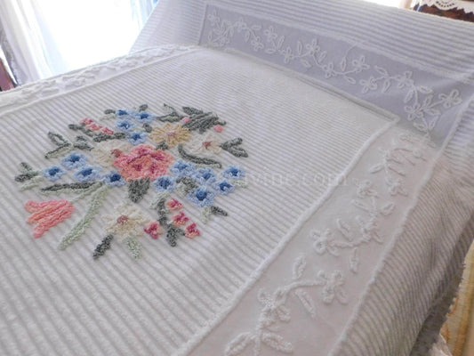 Wonderful Wildflower Cottage Style Vintage Chenille Bedspread, Twin Size Coverlet, Simple White Ivy Florals