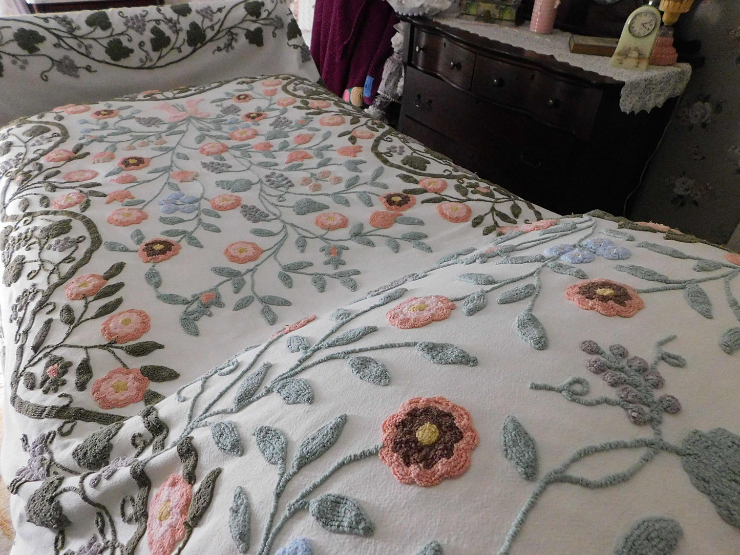 Natural Wildflower Medley Vintage Twin Sized Chenille Bedspread with Accent Fringe, Cabin Crafts Design