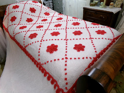 vintage red flower chenille bedspread, white cotton full size bedding