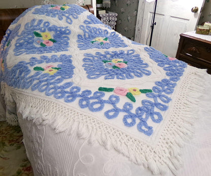 impossibly gorgeous vintage chenille bedspread, sculpted heavy luxury tuft wedding cake floral design w/ fringe, full size cottage bedding