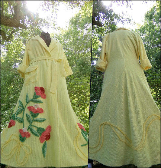 Vintage Ladies Chenille Robe, Original 1940s Old Hollywood Glamour Bathrobe, Fit, Flattering, Flowing & Fabulous, Half Sleeves, Est Size M