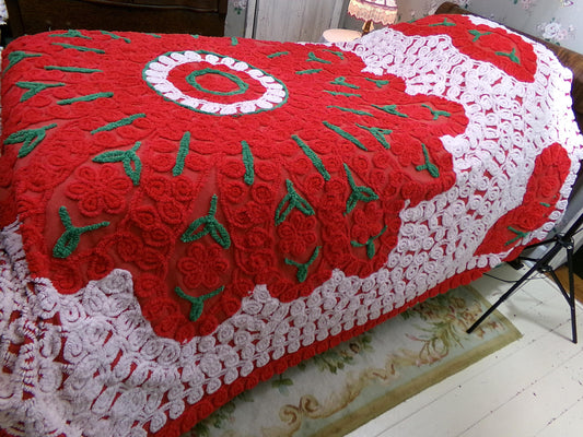 Cherry Red Roses Vintage Chenille Bedspread, Saturated Spiral Floral Design with Accent Hearts, Full Size Plush Cotton Bedding