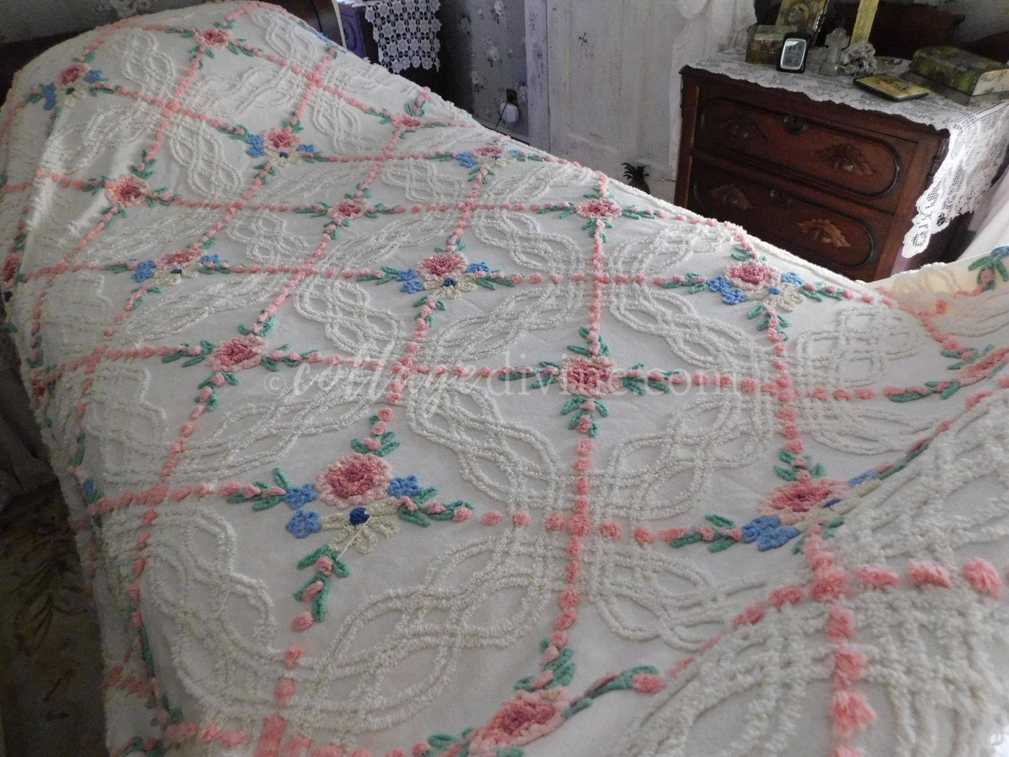 Romantic Cottage Style Chenille Bedspread PINK Rose Daisy Vintage Cabin Crafts Design, Full Size, Lovely Fringe