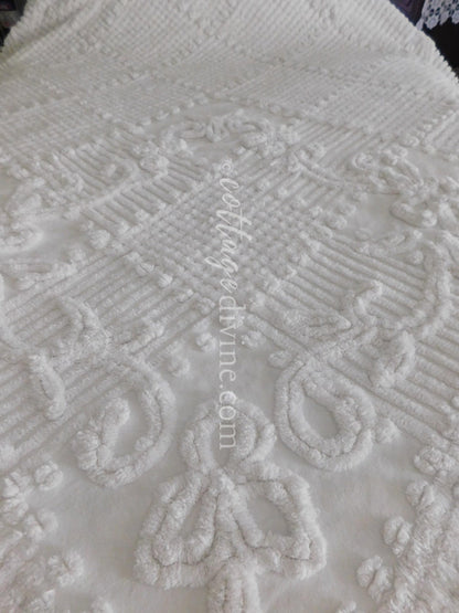 Farmhouse Chic Traditional White Vintage Chenille Bedspread, Twin Coverlet