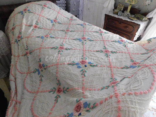 Romantic Cottage Style Chenille Bedspread PINK Rose Daisy Vintage Cabin Crafts Design, Full Size, Lovely Fringe