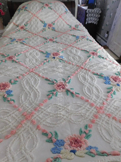 Romantic Cottage Style Chenille Bedspread PINK Rose Daisy Vintage Cabin Crafts Design, Full Size, Lovely Fringe