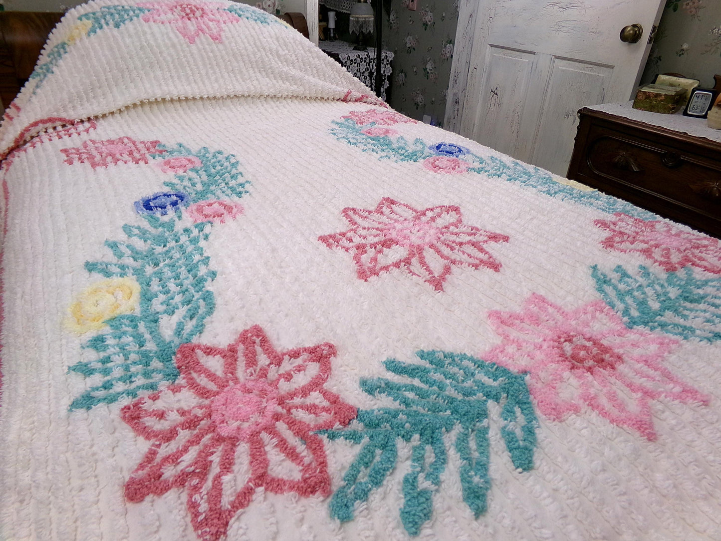 Vintage Twin Chenille Bedspread w/ Pink Star Lilies, Botanical Leaves on Cream Tufted Cotton