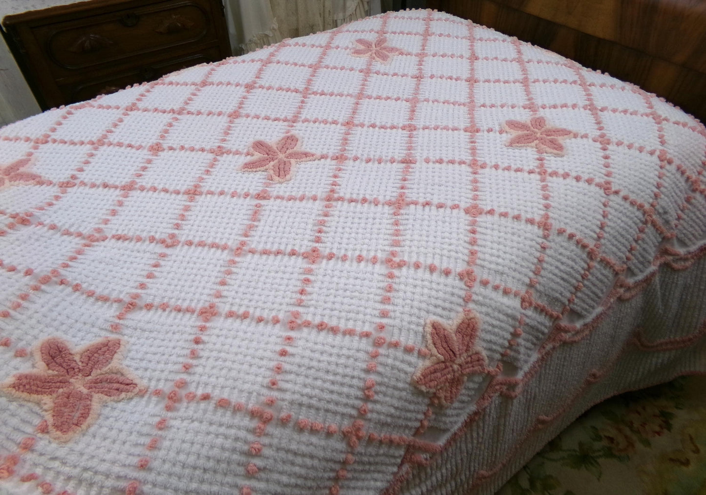vintage full size chenille bedspread, simple star flowers on white cotton, shabby cottage style bedding