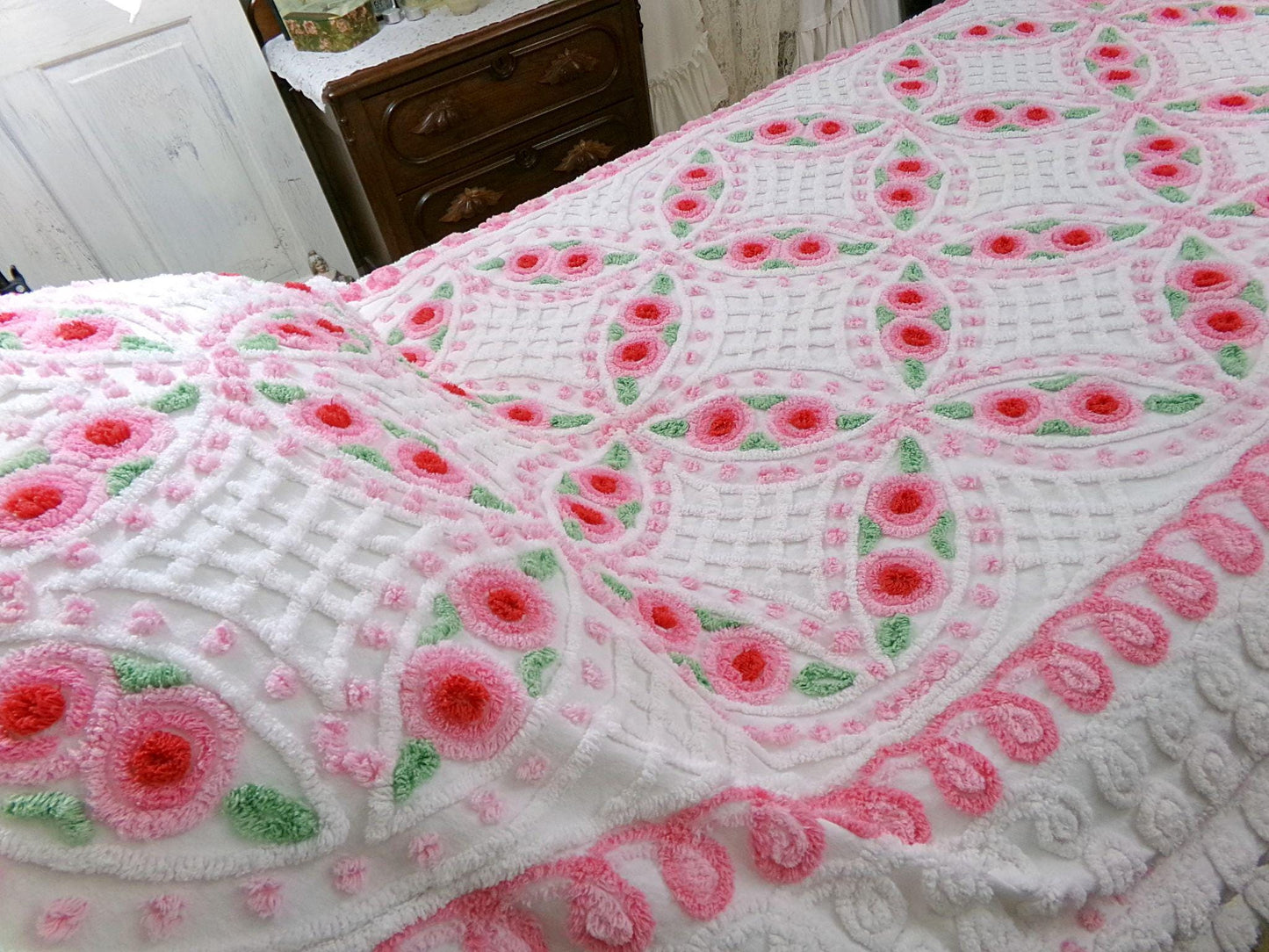 shabby romantic roses vintage chenille bedspread, lush pink & white swirl curlicues, twin size cotton coverlet