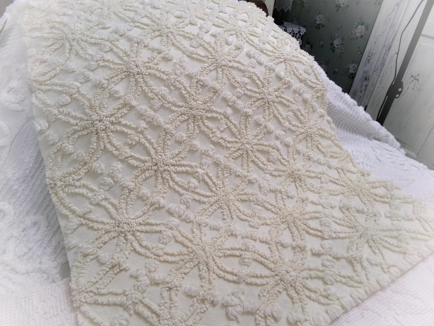Ivory Elegance Vintage Chenille Fabric - Creamy Neutral Textured Quilt & Craft Material, 20" x 24" Piece