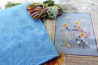 FLORAL MEDLEY Crewel Stitchery Kit, Summer Flowers, Vintage 0623 Paragon Needlecraft Embroidery by Polly Gottfried